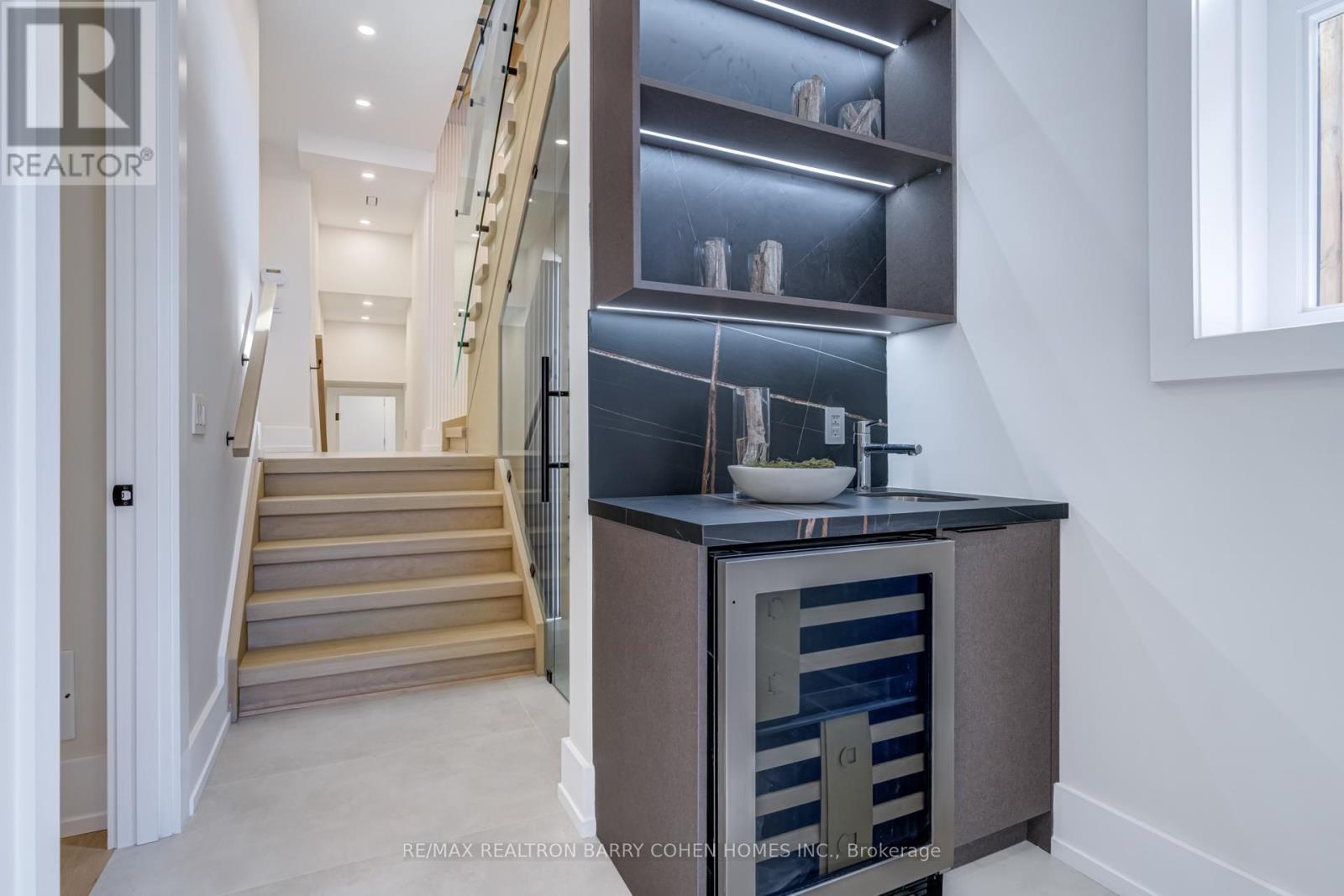 594 Broadway Avenue, Toronto, Ontario  M4G 2S5 - Photo 34 - C12438155