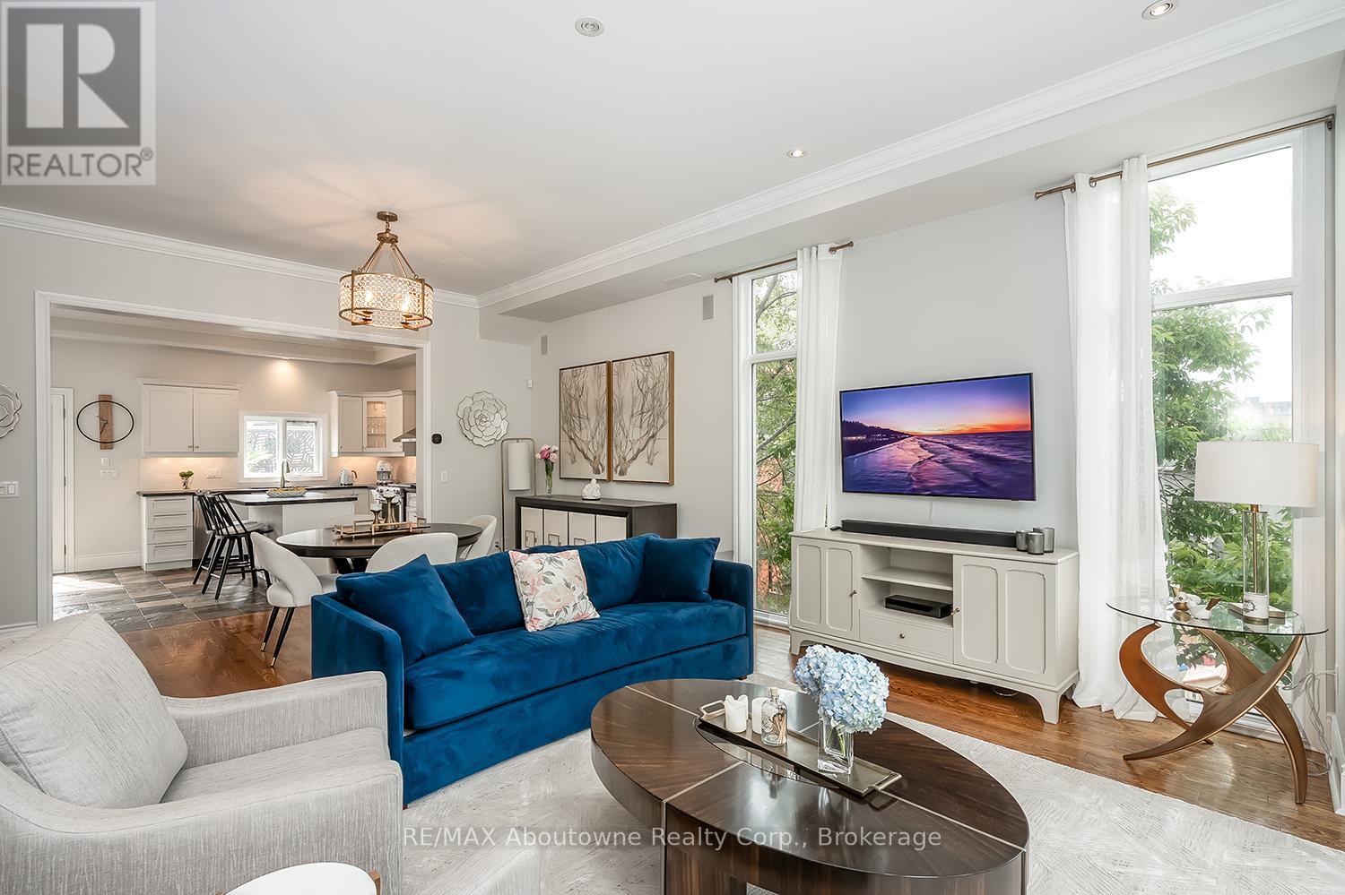 234 Randall Street, Oakville, Ontario  L6J 1P7 - Photo 11 - W12438227
