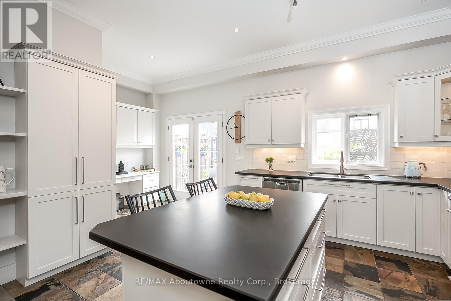234 Randall Street, Oakville, Ontario  L6J 1P7 - Photo 19 - W12438227