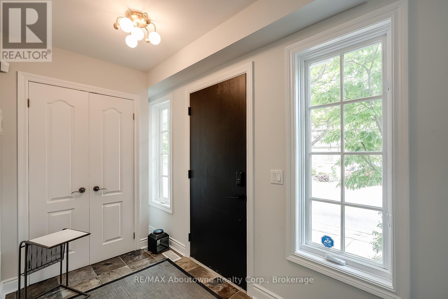 234 Randall Street, Oakville, Ontario  L6J 1P7 - Photo 7 - W12438227
