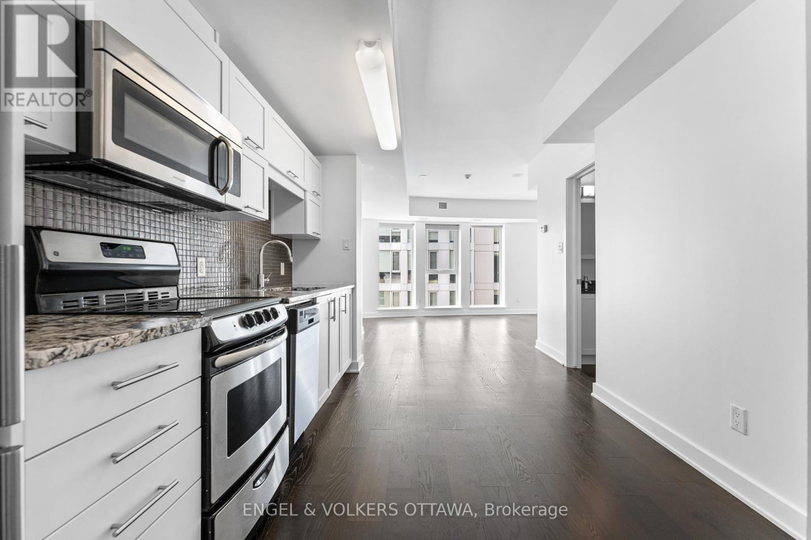 1104 - 40 Nepean Street, Ottawa, Ontario  K2P 0X5 - Photo 4 - X12438308