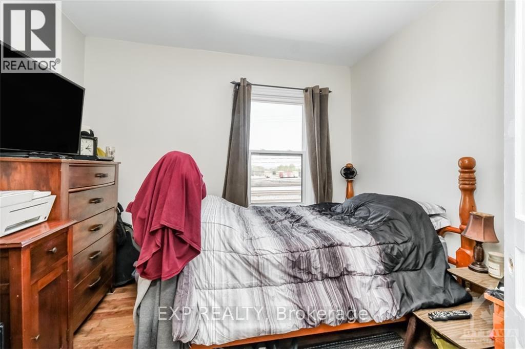 70-72 Victoria Avenue, Smiths Falls, Ontario  K7A 2P5 - Photo 10 - X12438345