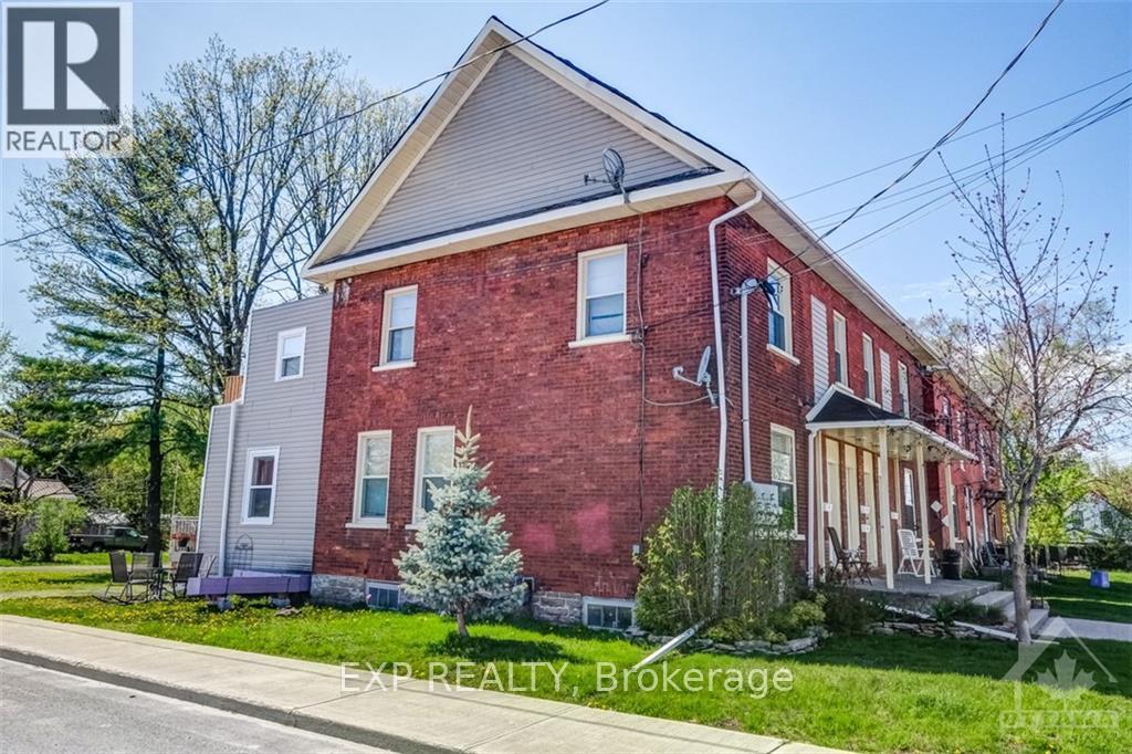 70-72 Victoria Avenue, Smiths Falls, Ontario  K7A 2P5 - Photo 2 - X12438345