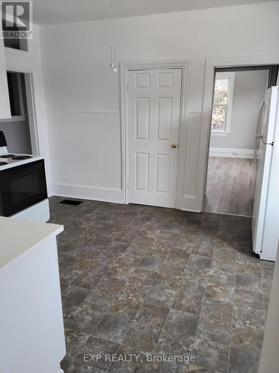 70-72 Victoria Avenue, Smiths Falls, Ontario  K7A 2P5 - Photo 23 - X12438345
