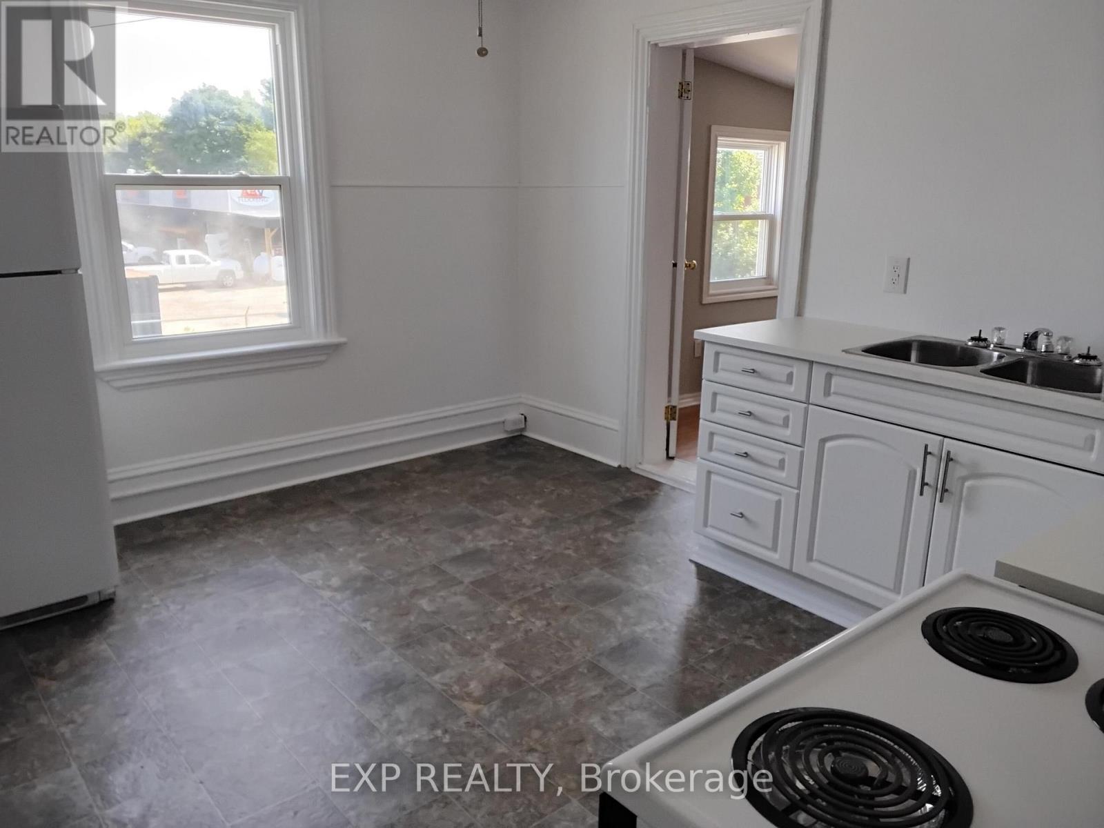 70-72 Victoria Avenue, Smiths Falls, Ontario  K7A 2P5 - Photo 28 - X12438345