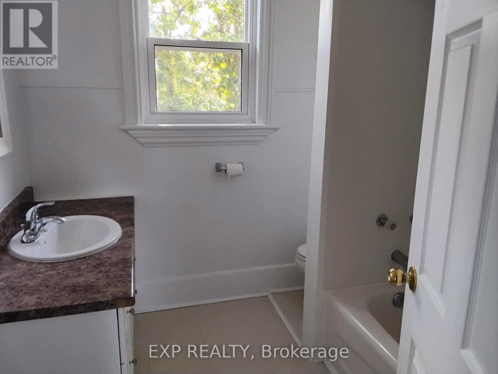 70-72 Victoria Avenue, Smiths Falls, Ontario  K7A 2P5 - Photo 29 - X12438345
