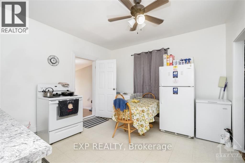 70-72 Victoria Avenue, Smiths Falls, Ontario  K7A 2P5 - Photo 6 - X12438345