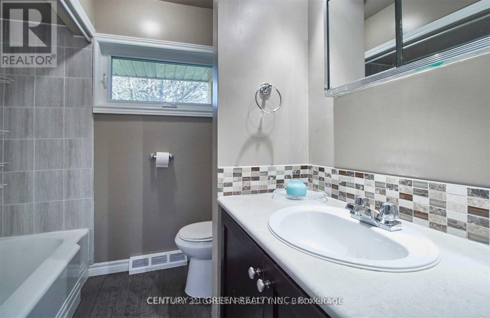 1711 Highway 2 Street, Clarington, Ontario  L1E 2R5 - Photo 24 - E12438125