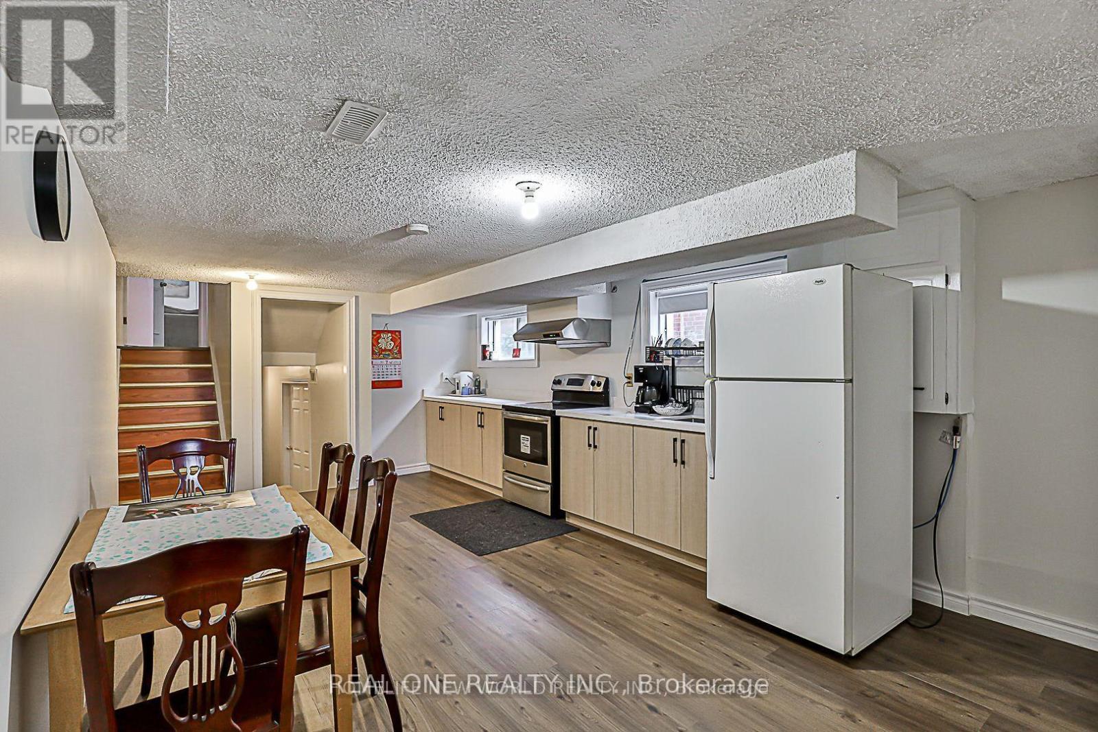 31 Terryhill Crescent, Toronto, Ontario  M1S 3X2 - Photo 2 - E12438168
