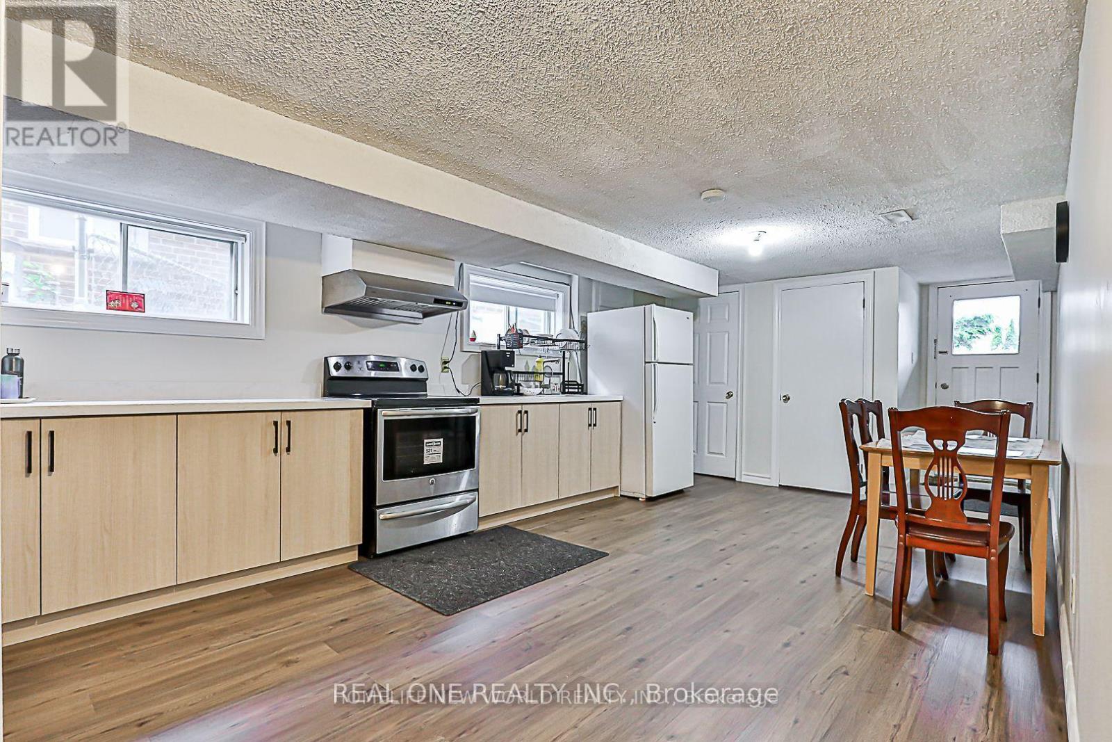 31 Terryhill Crescent, Toronto, Ontario  M1S 3X2 - Photo 3 - E12438168