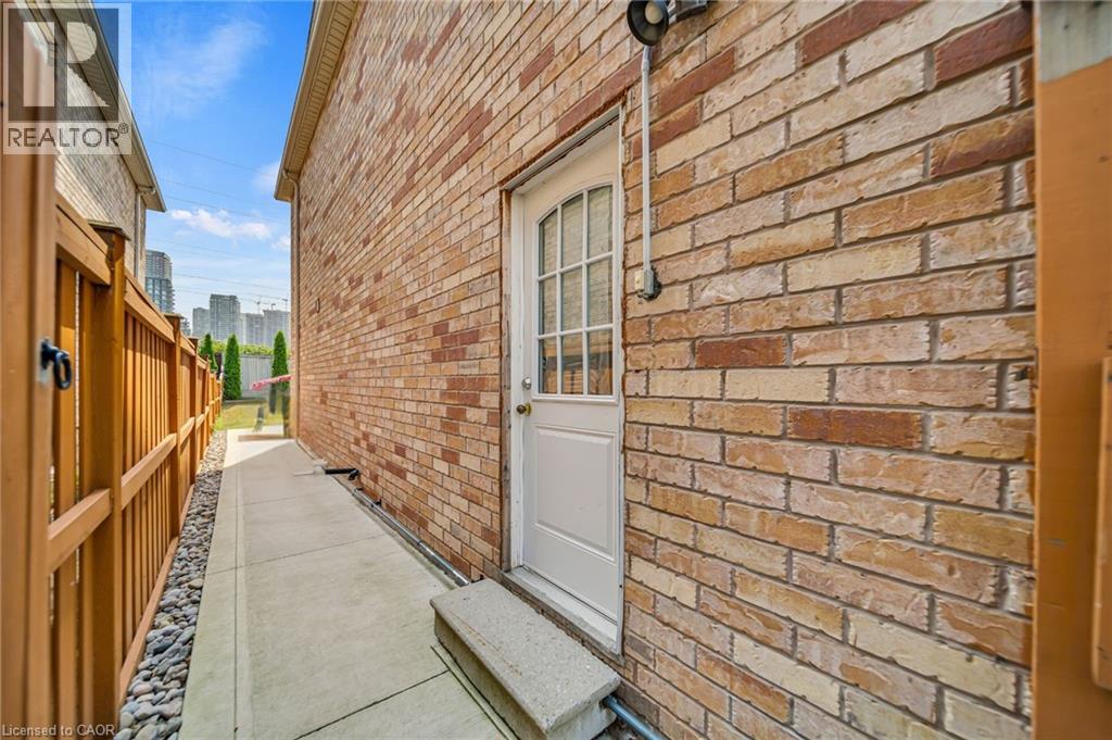 562 Orange Walk Crescent, Mississauga, Ontario  L5R 0A3 - Photo 33 - 40775300