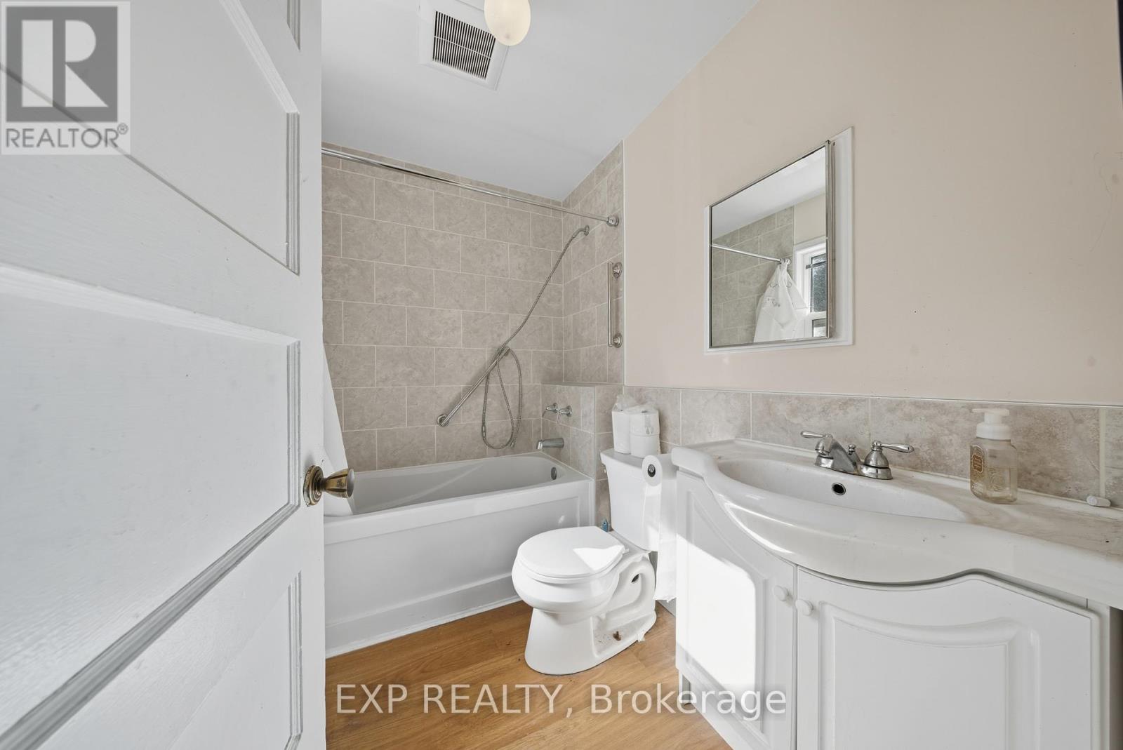35 Glen Road, Kitchener, Ontario  N2M 3E7 - Photo 8 - X12437750