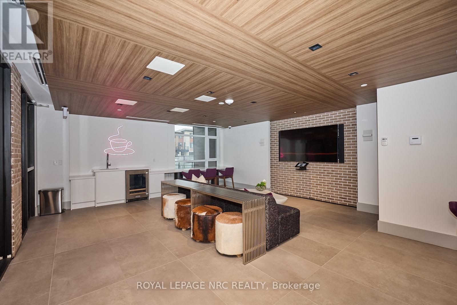 221 - 600 North Service Road, Hamilton (Lakeshore), Ontario  L8E 0L2 - Photo 4 - X12438189
