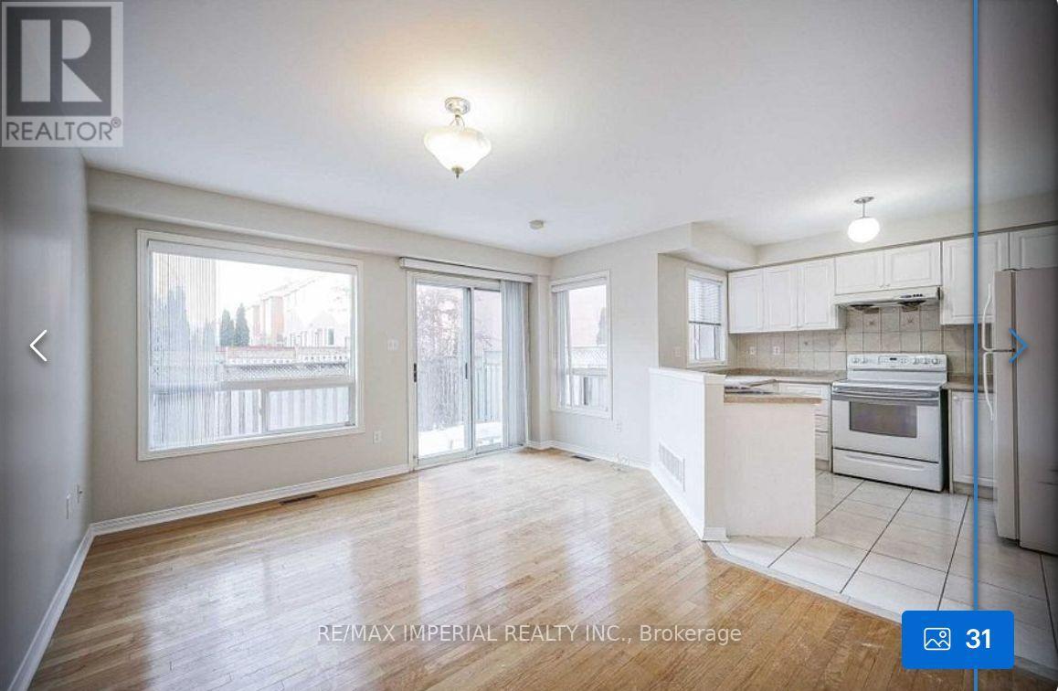 89 Grasslands Avenue, Richmond Hill, Ontario  L4B 4K5 - Photo 10 - N12438107