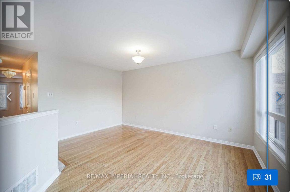 89 Grasslands Avenue, Richmond Hill, Ontario  L4B 4K5 - Photo 12 - N12438107
