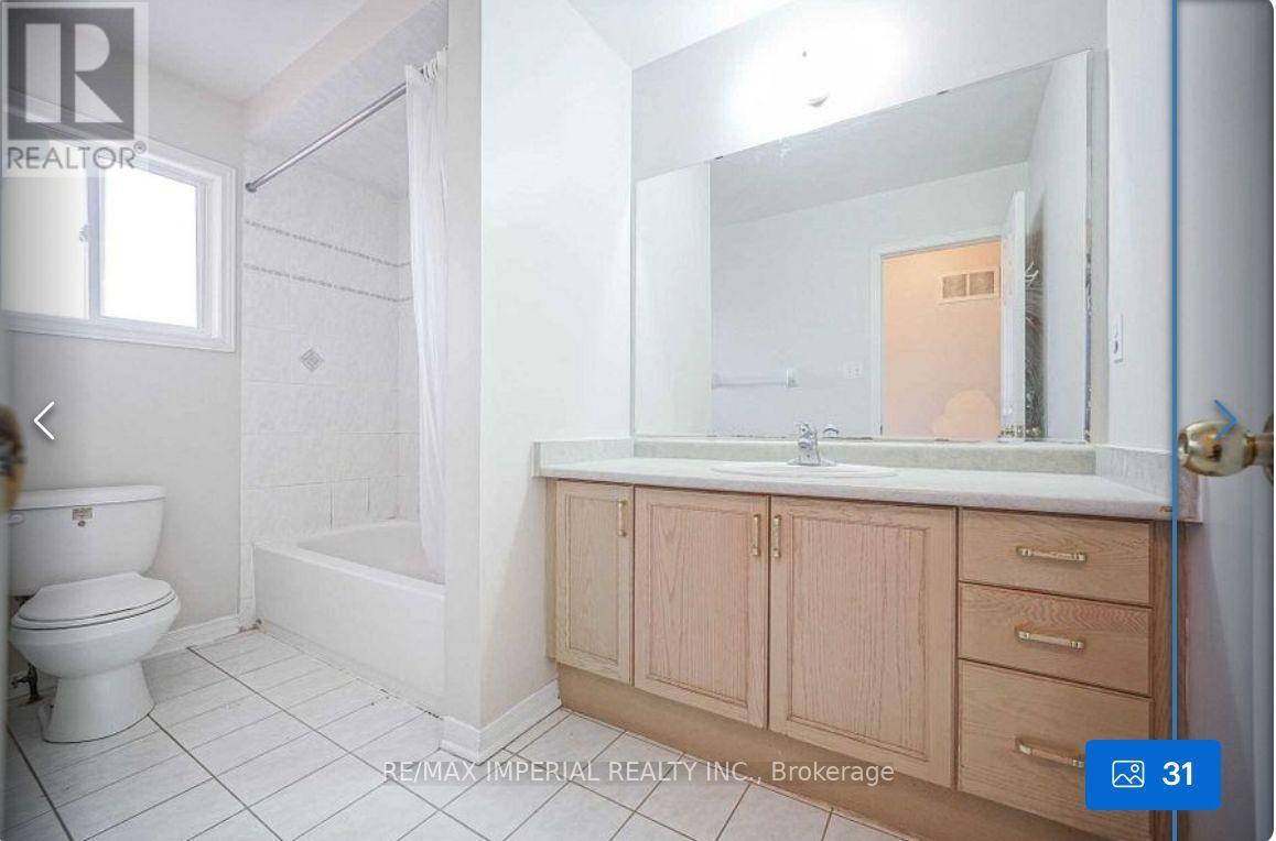 89 Grasslands Avenue, Richmond Hill, Ontario  L4B 4K5 - Photo 14 - N12438107