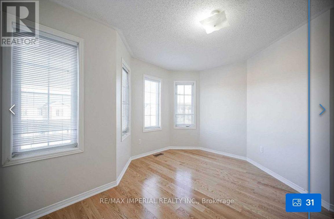 89 Grasslands Avenue, Richmond Hill, Ontario  L4B 4K5 - Photo 17 - N12438107