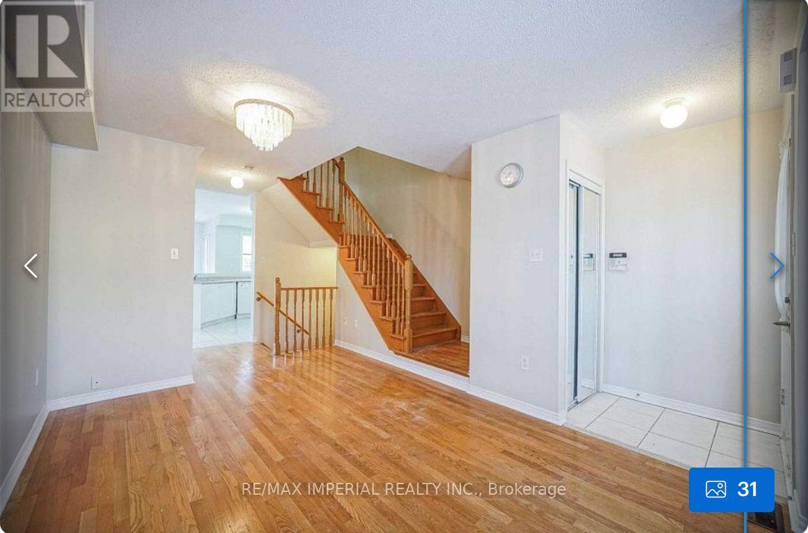 89 Grasslands Avenue, Richmond Hill, Ontario  L4B 4K5 - Photo 4 - N12438107