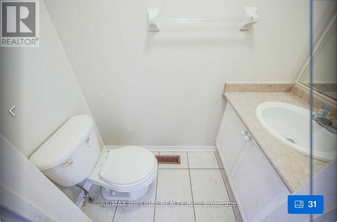 89 Grasslands Avenue, Richmond Hill, Ontario  L4B 4K5 - Photo 7 - N12438107