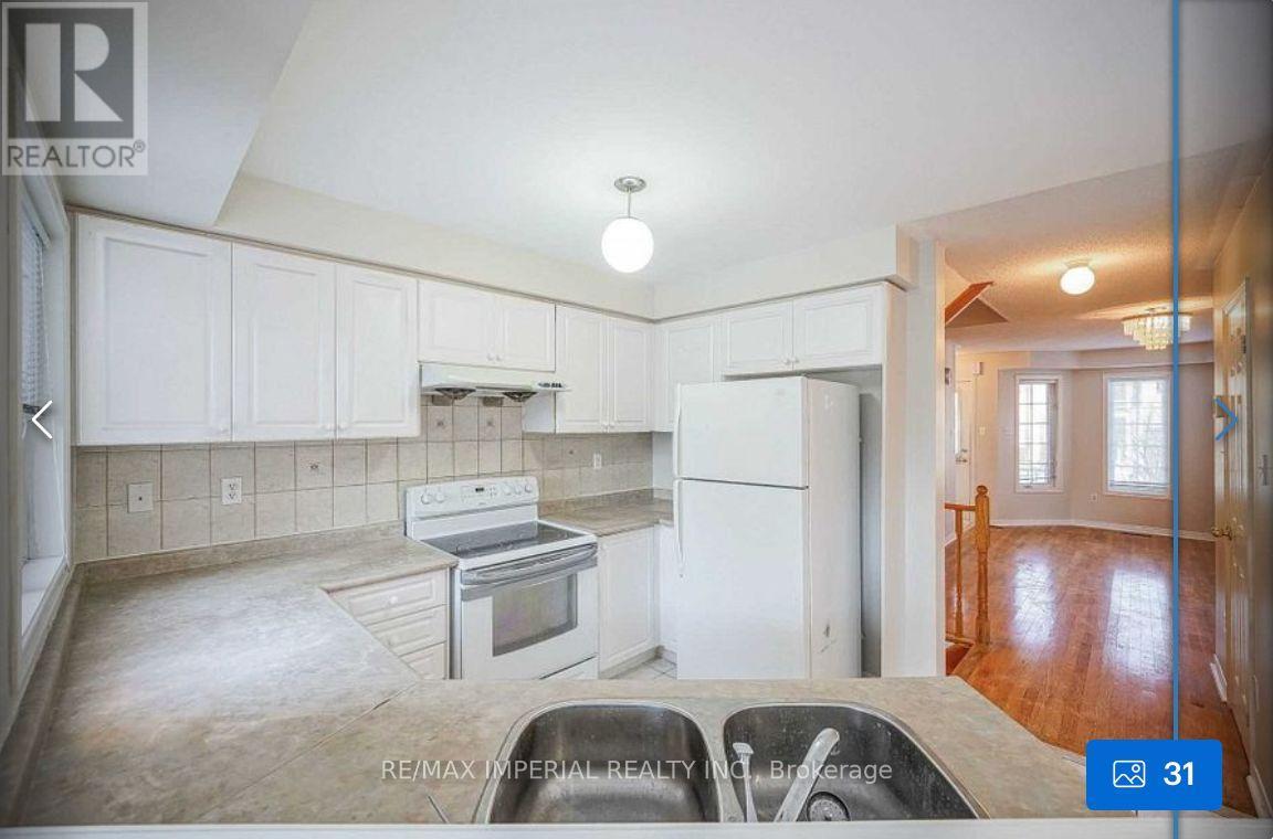 89 Grasslands Avenue, Richmond Hill, Ontario  L4B 4K5 - Photo 9 - N12438107