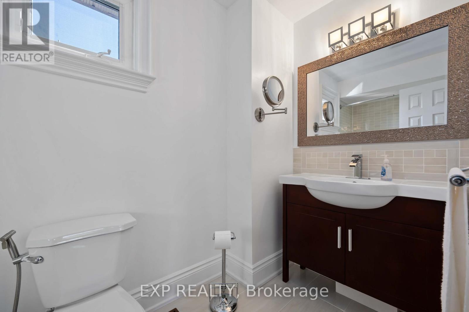 126 Largo Crescent, Vaughan, Ontario  L6A 1N1 - Photo 10 - N12438112