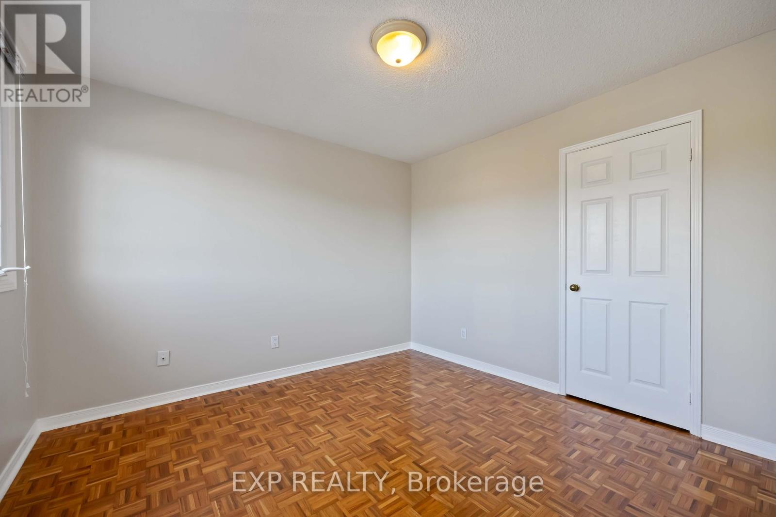 126 Largo Crescent, Vaughan, Ontario  L6A 1N1 - Photo 12 - N12438112
