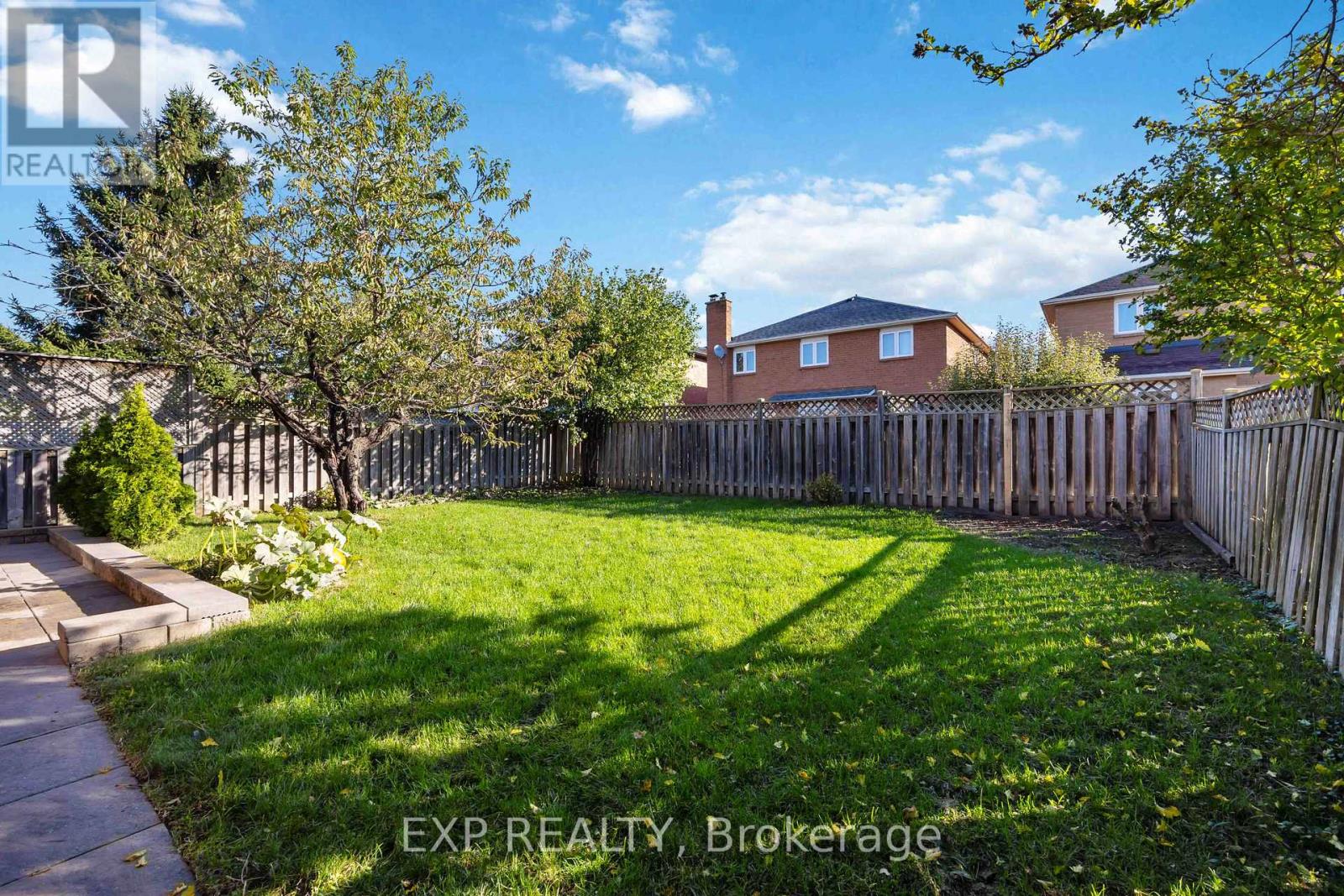 126 Largo Crescent, Vaughan, Ontario  L6A 1N1 - Photo 13 - N12438112