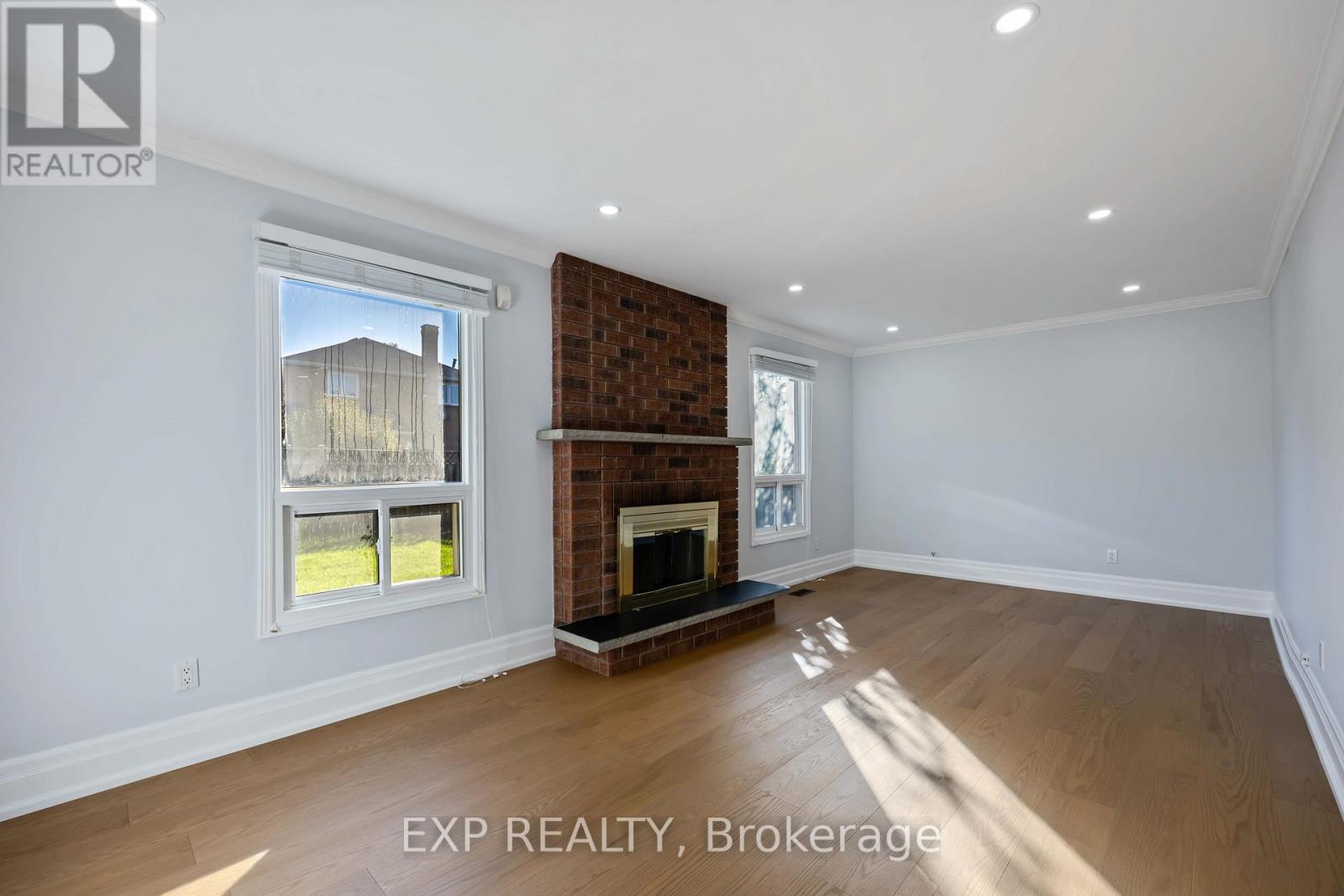 126 Largo Crescent, Vaughan, Ontario  L6A 1N1 - Photo 6 - N12438112