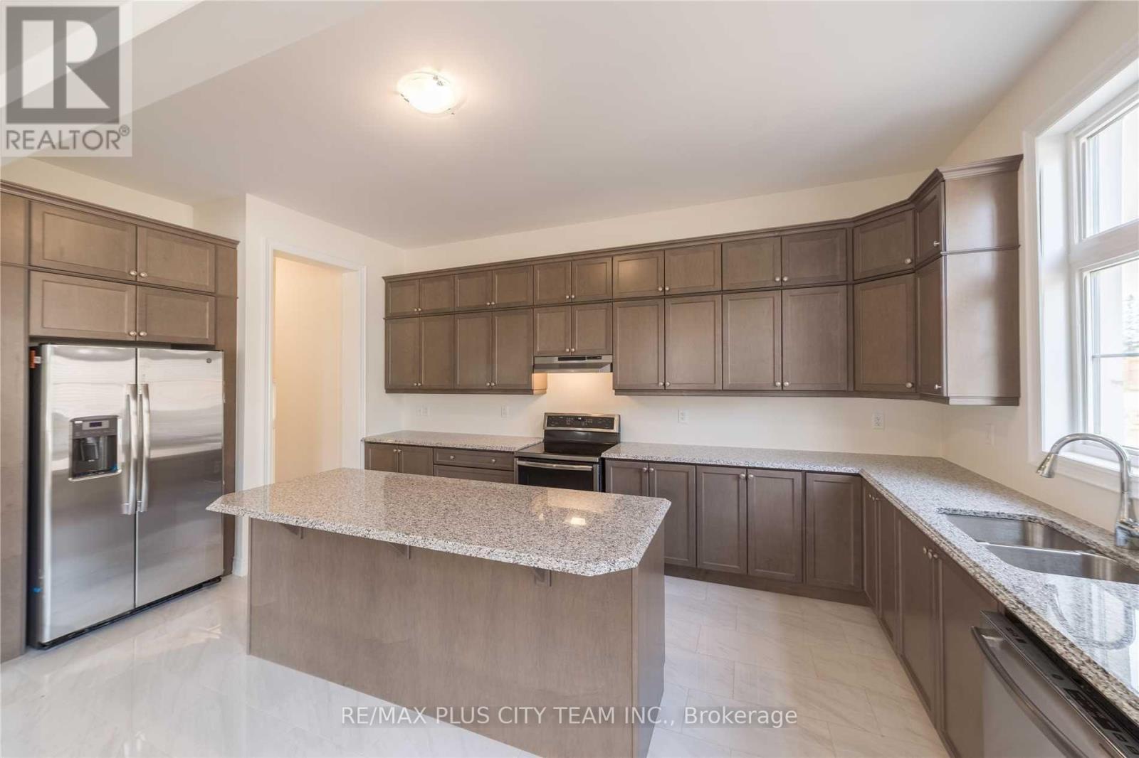 31 Grace Lake Court, Vaughan, Ontario  L4H 4V2 - Photo 4 - N12438163