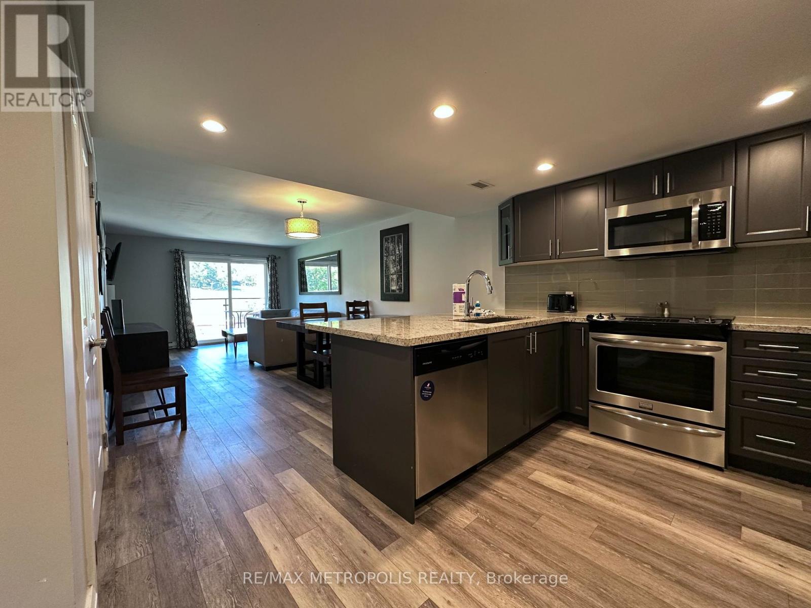 301 - 80 Horseshoe Boulevard, Oro-Medonte, Ontario  L4M 4Y8 - Photo 10 - S12438135