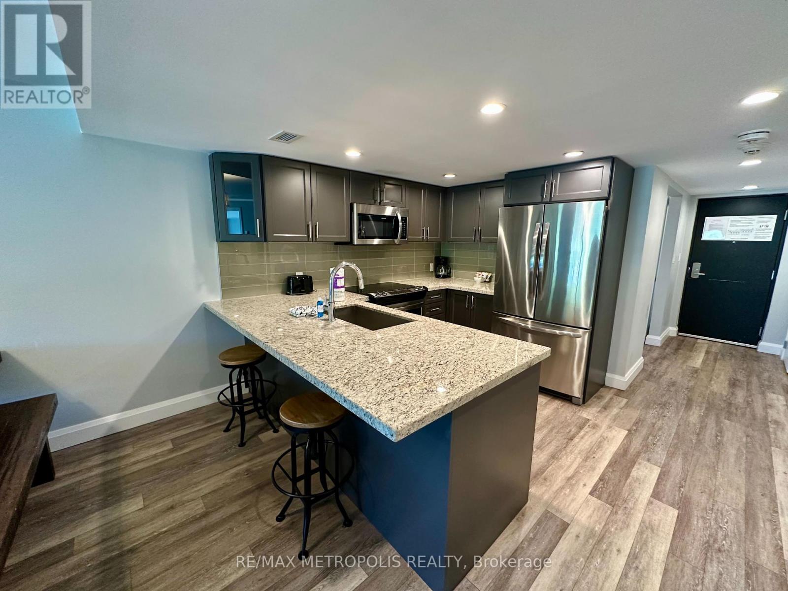 301 - 80 Horseshoe Boulevard, Oro-Medonte, Ontario  L4M 4Y8 - Photo 12 - S12438135