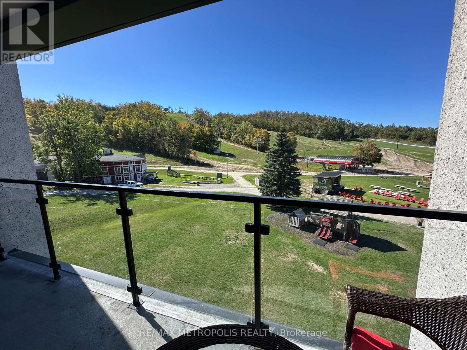 301 - 80 Horseshoe Boulevard, Oro-Medonte, Ontario  L4M 4Y8 - Photo 2 - S12438135