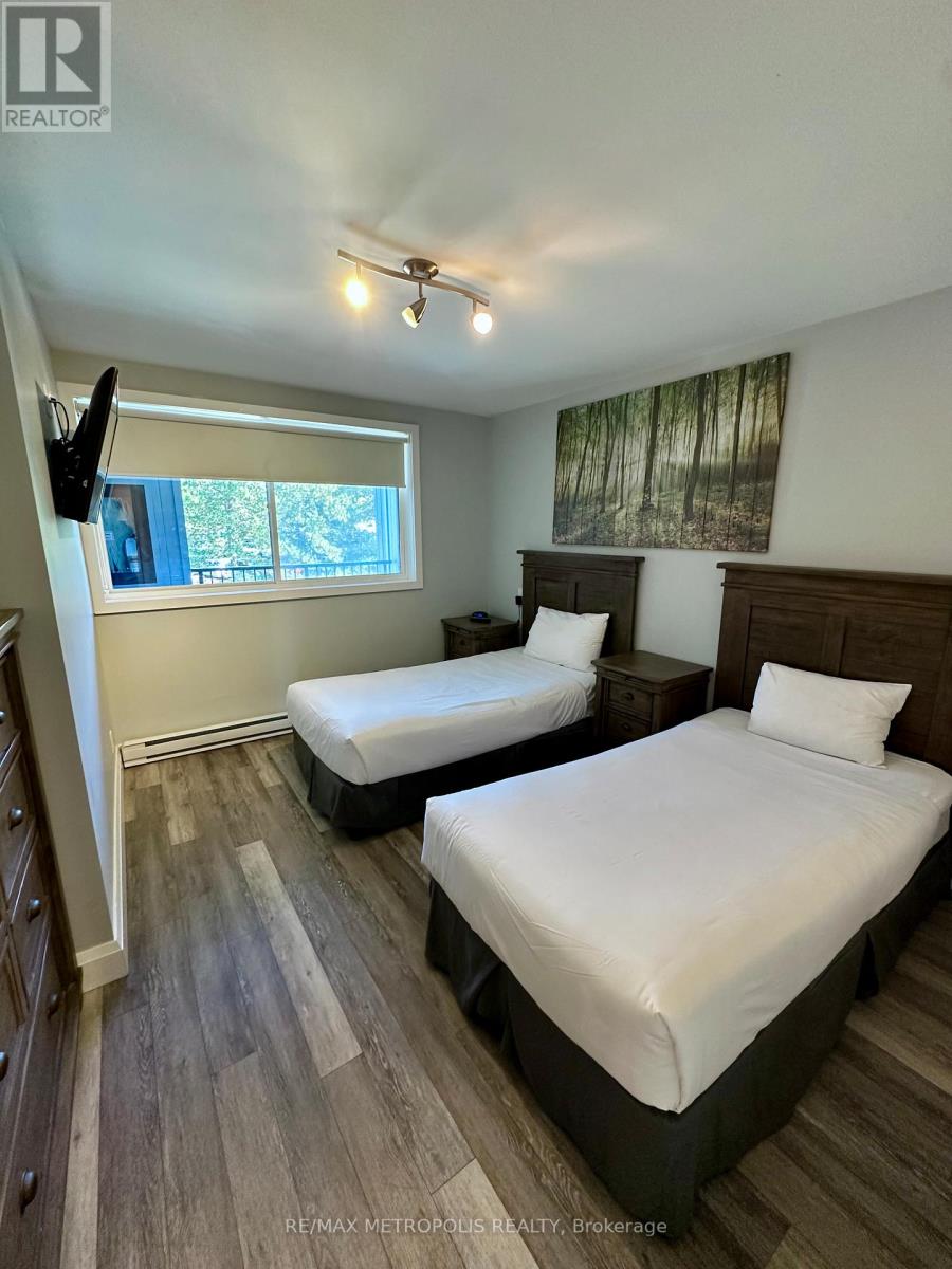 301 - 80 Horseshoe Boulevard, Oro-Medonte, Ontario  L4M 4Y8 - Photo 21 - S12438135