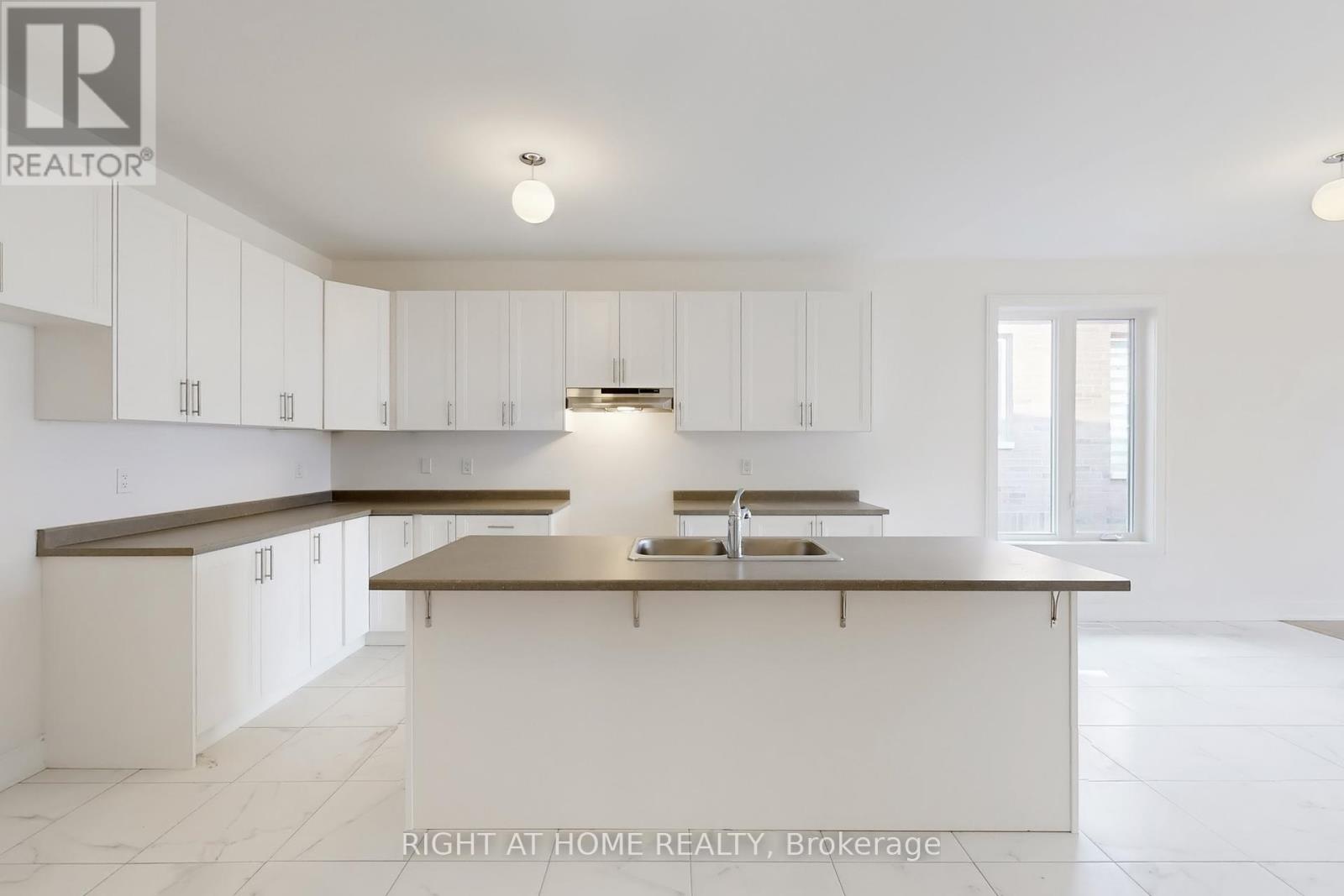 243 Duncan Street, Clearview, Ontario  L0M 1S0 - Photo 12 - S12438151