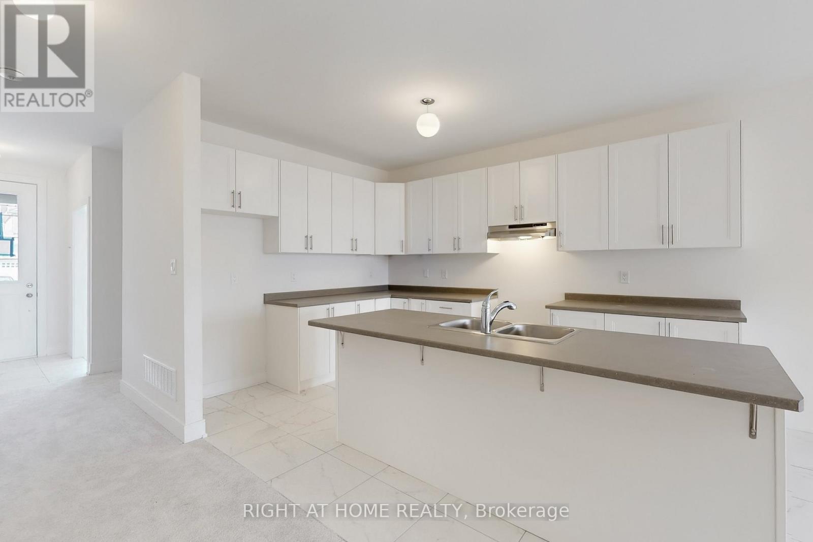 243 Duncan Street, Clearview, Ontario  L0M 1S0 - Photo 13 - S12438151