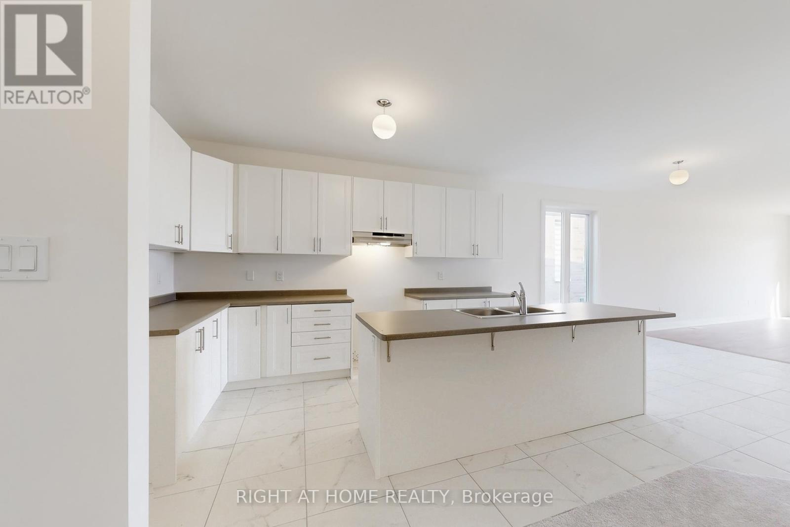 243 Duncan Street, Clearview, Ontario  L0M 1S0 - Photo 15 - S12438151