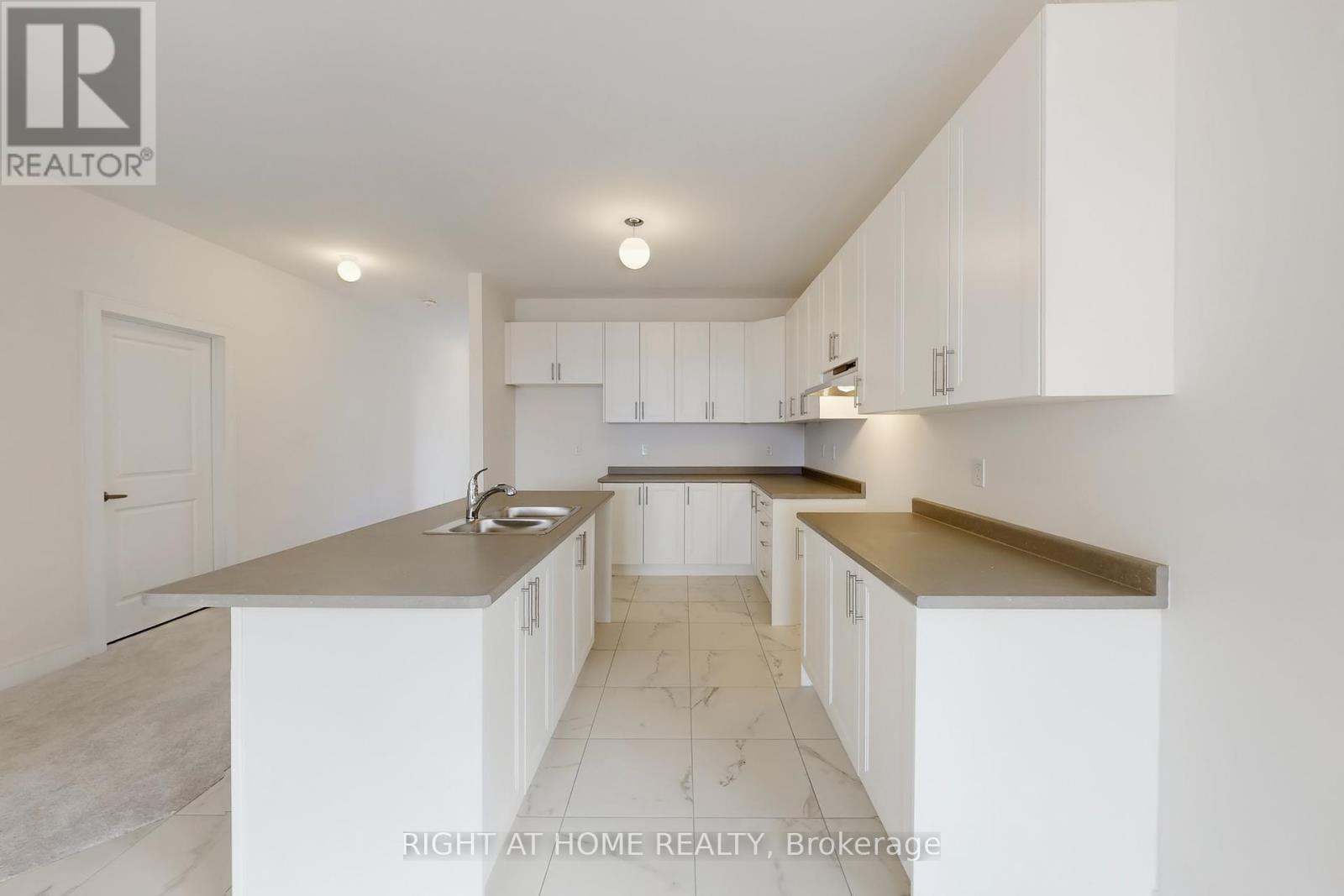 243 Duncan Street, Clearview, Ontario  L0M 1S0 - Photo 17 - S12438151
