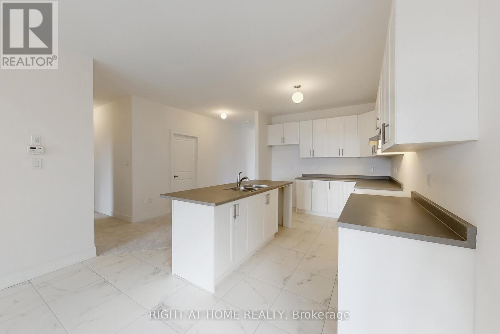 243 Duncan Street, Clearview, Ontario  L0M 1S0 - Photo 18 - S12438151