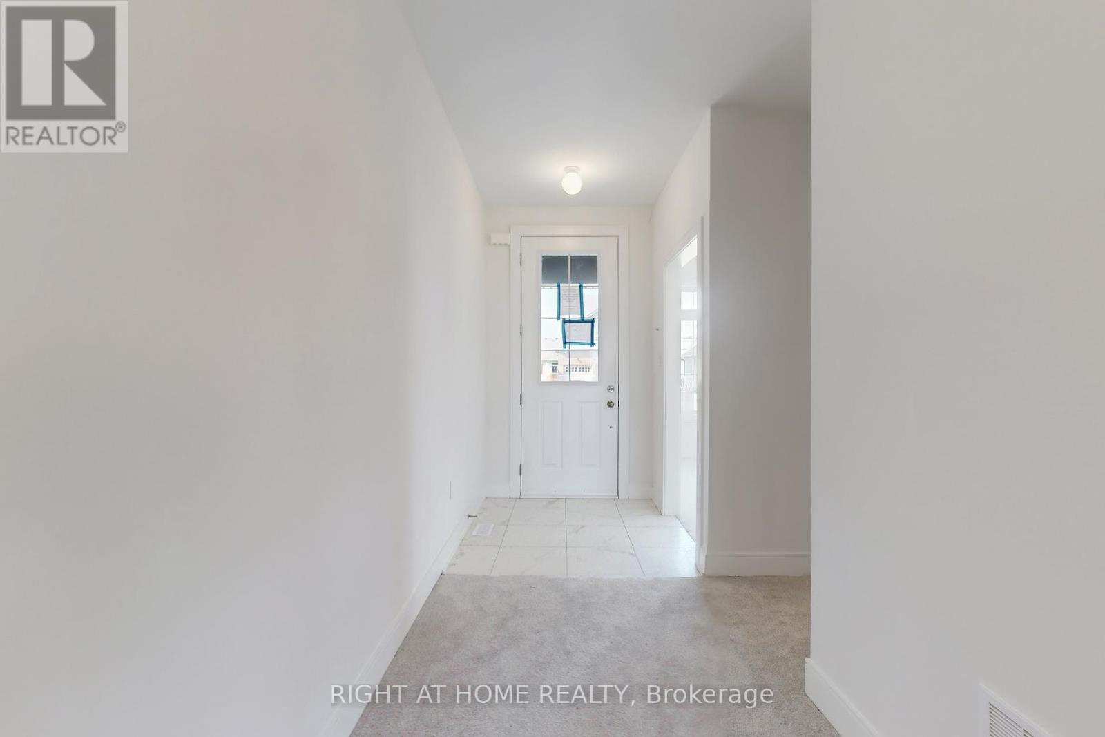 243 Duncan Street, Clearview, Ontario  L0M 1S0 - Photo 2 - S12438151