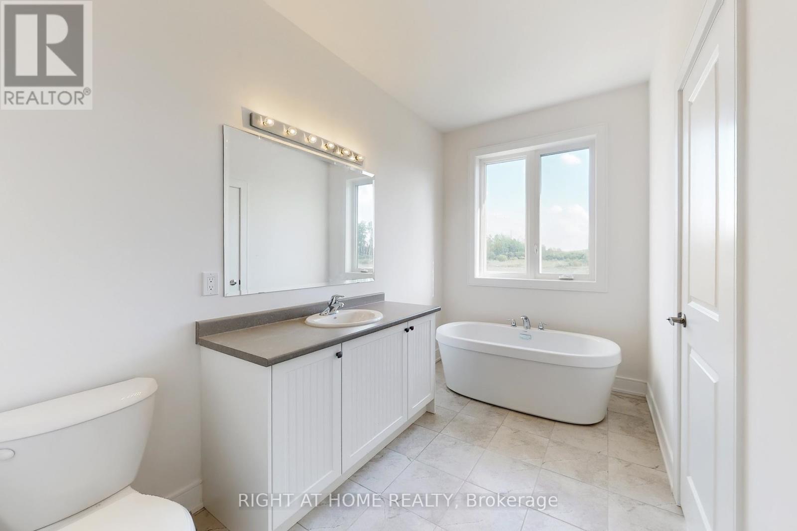 243 Duncan Street, Clearview, Ontario  L0M 1S0 - Photo 27 - S12438151