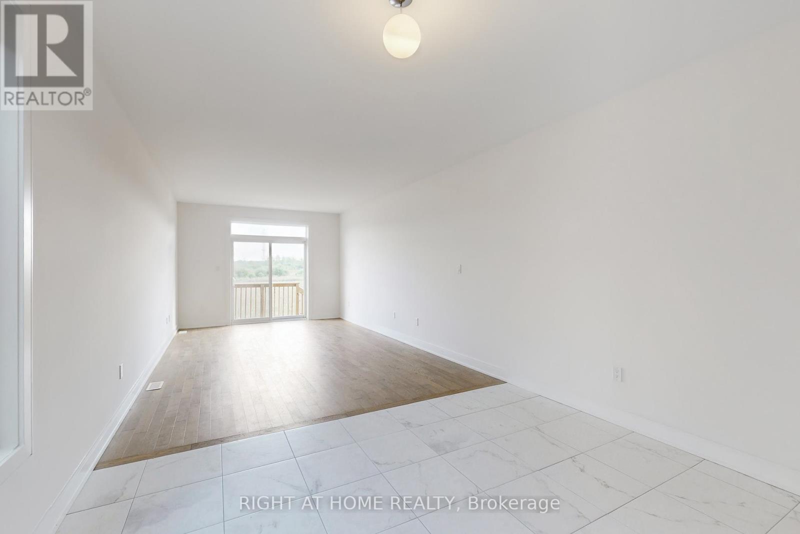 243 Duncan Street, Clearview, Ontario  L0M 1S0 - Photo 3 - S12438151