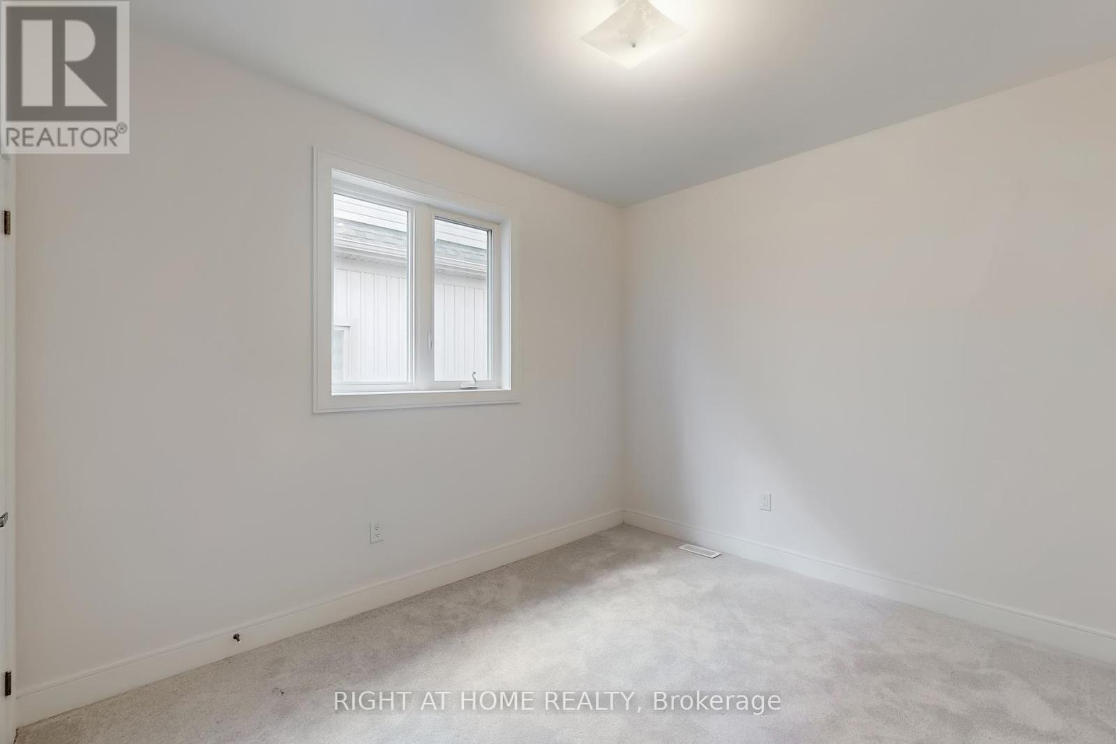 243 Duncan Street, Clearview, Ontario  L0M 1S0 - Photo 32 - S12438151