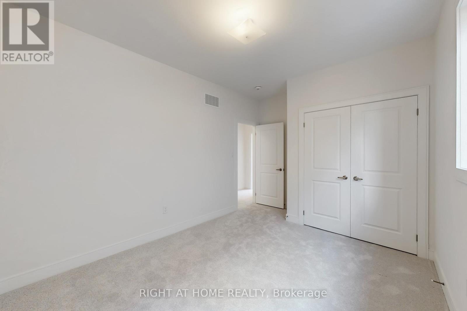 243 Duncan Street, Clearview, Ontario  L0M 1S0 - Photo 33 - S12438151
