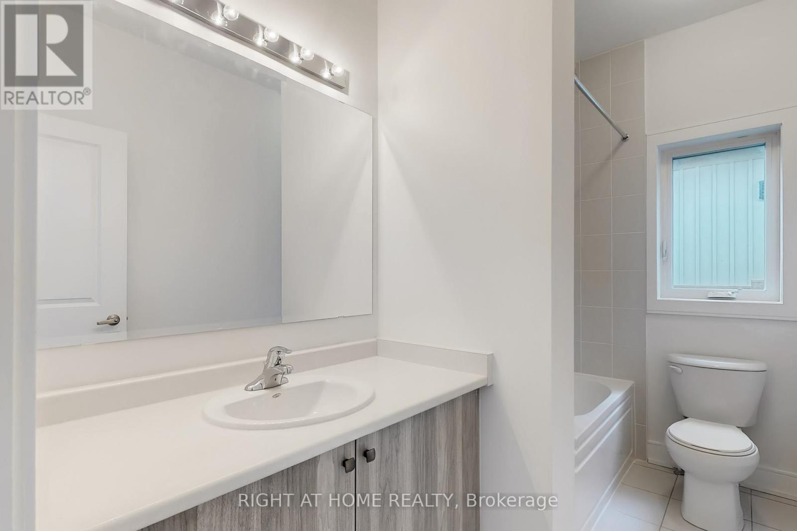 243 Duncan Street, Clearview, Ontario  L0M 1S0 - Photo 38 - S12438151
