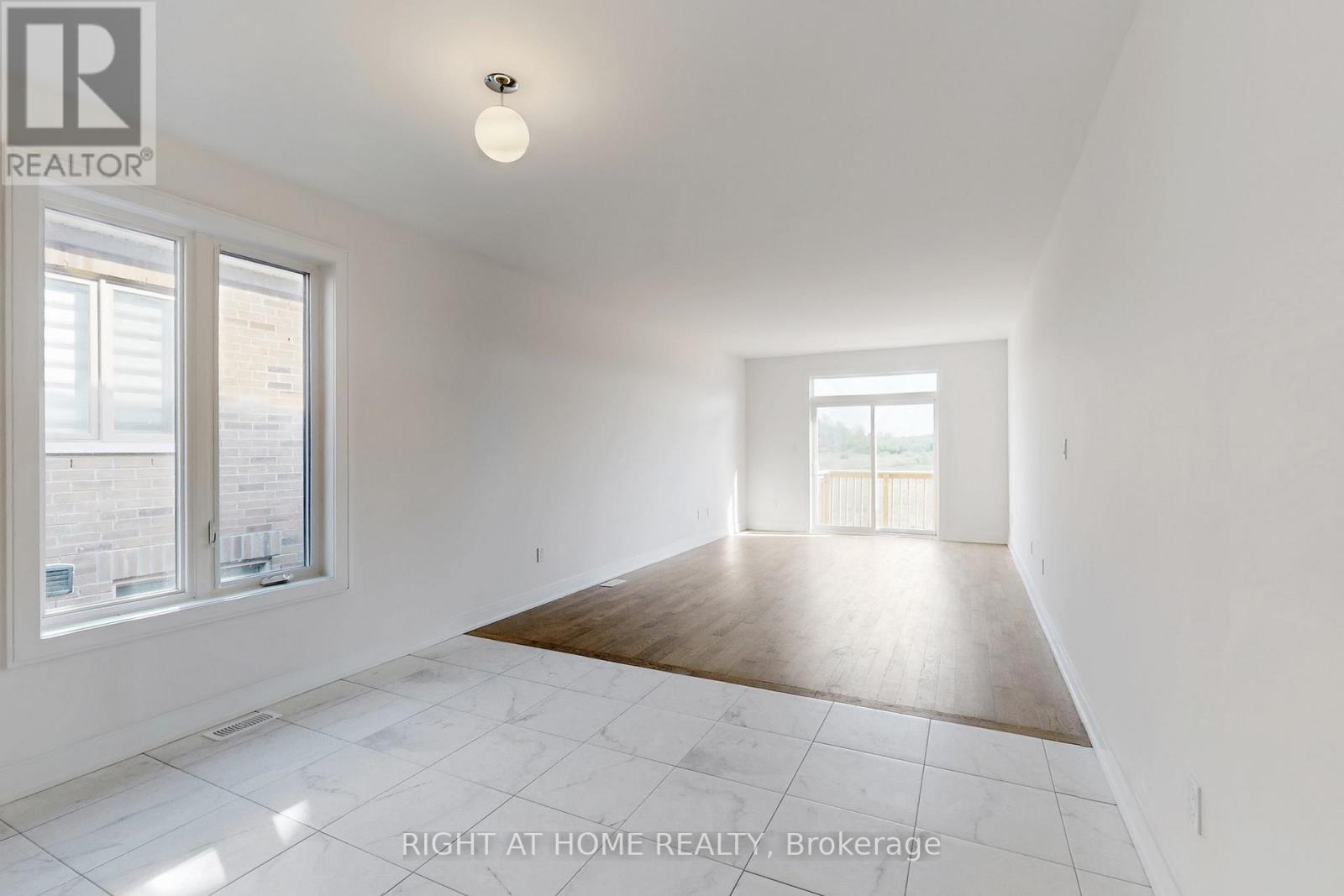 243 Duncan Street, Clearview, Ontario  L0M 1S0 - Photo 4 - S12438151