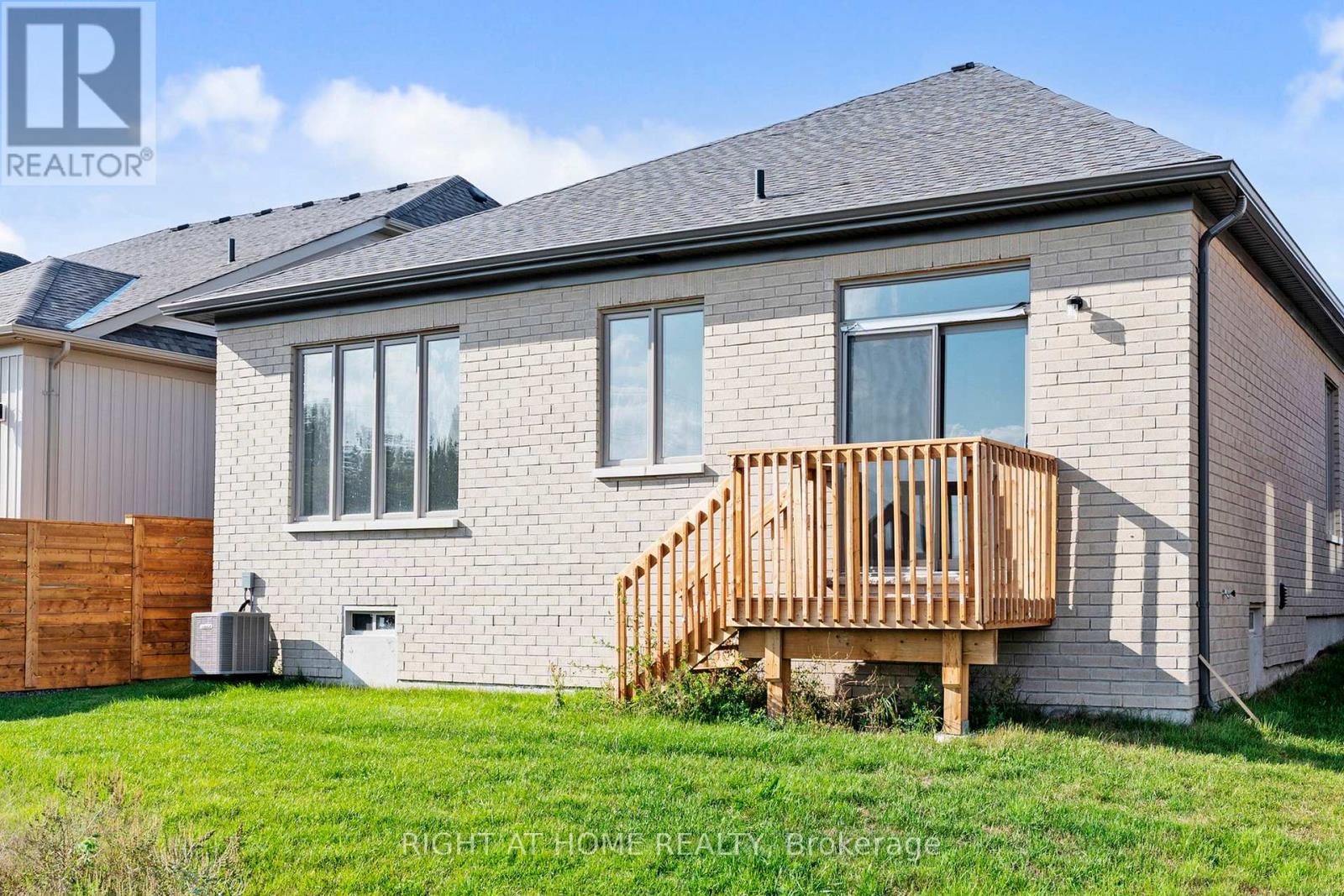 243 Duncan Street, Clearview, Ontario  L0M 1S0 - Photo 43 - S12438151
