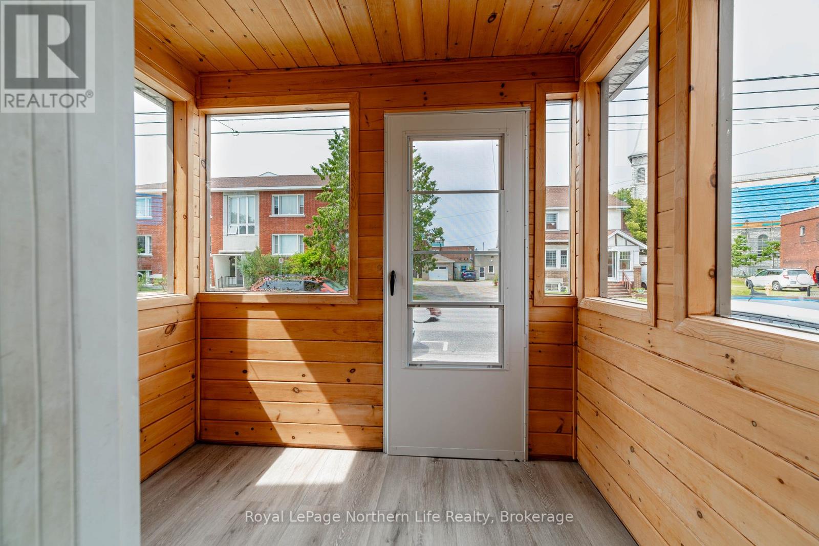 360 Worthington Street W, North Bay, Ontario  P1B 3B6 - Photo 3 - X12438294