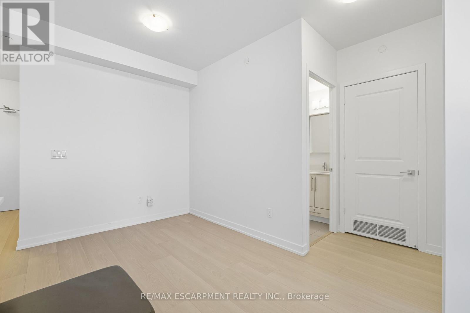 1501 - 4655 Glen Erin Drive, Mississauga, Ontario  L5M 0Z1 - Photo 6 - W12438118