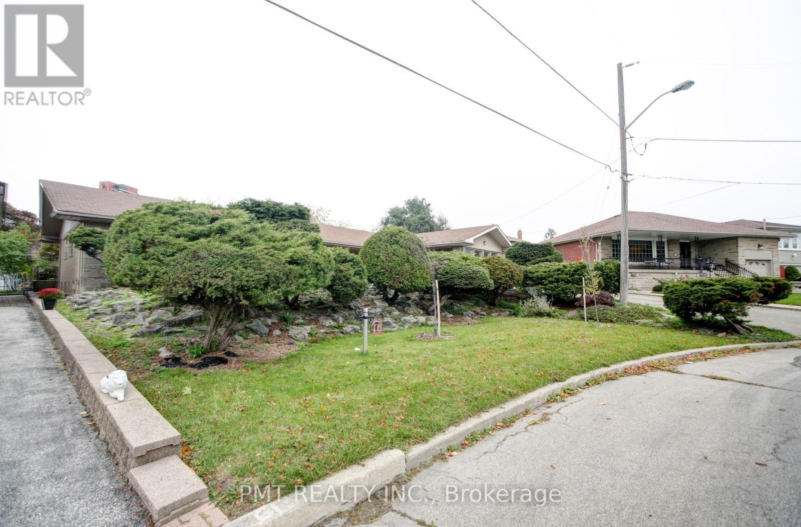 16 Carousel Court, Toronto, Ontario  M6B 3M1 - Photo 1 - W12438128