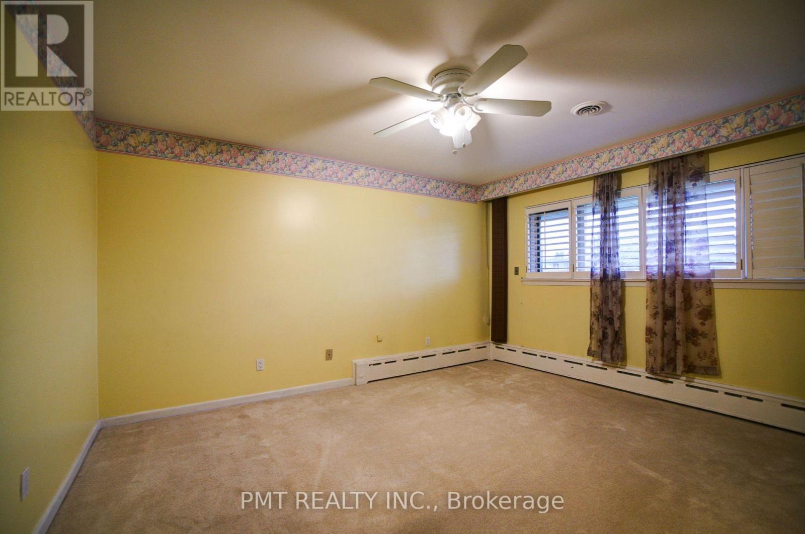 16 Carousel Court, Toronto, Ontario  M6B 3M1 - Photo 13 - W12438128
